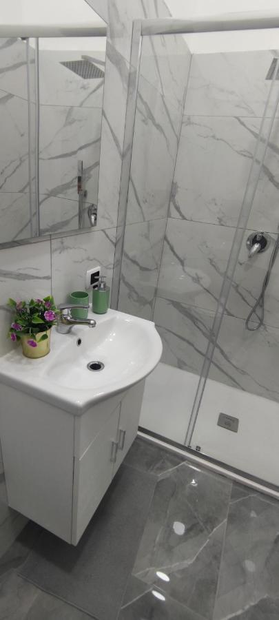 Domus Luigi Leone Bed & Breakfast Napoli