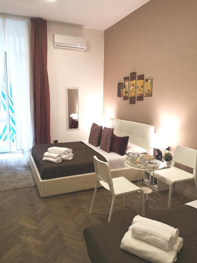 Bed & Breakfast Domus Luigi Leone Napoli